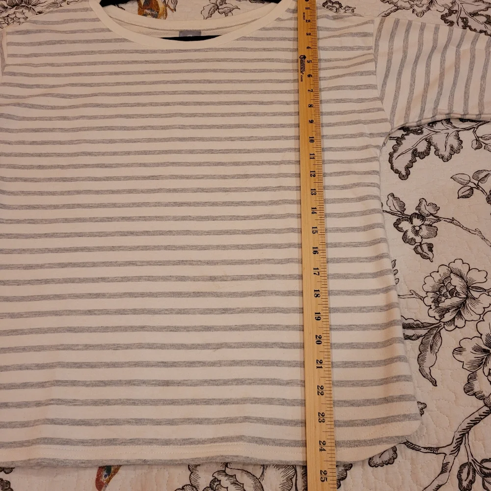 GAP Fit Cream and Gray Striped 3/4 Sleeve Sz Medium - Picture 9 of 9